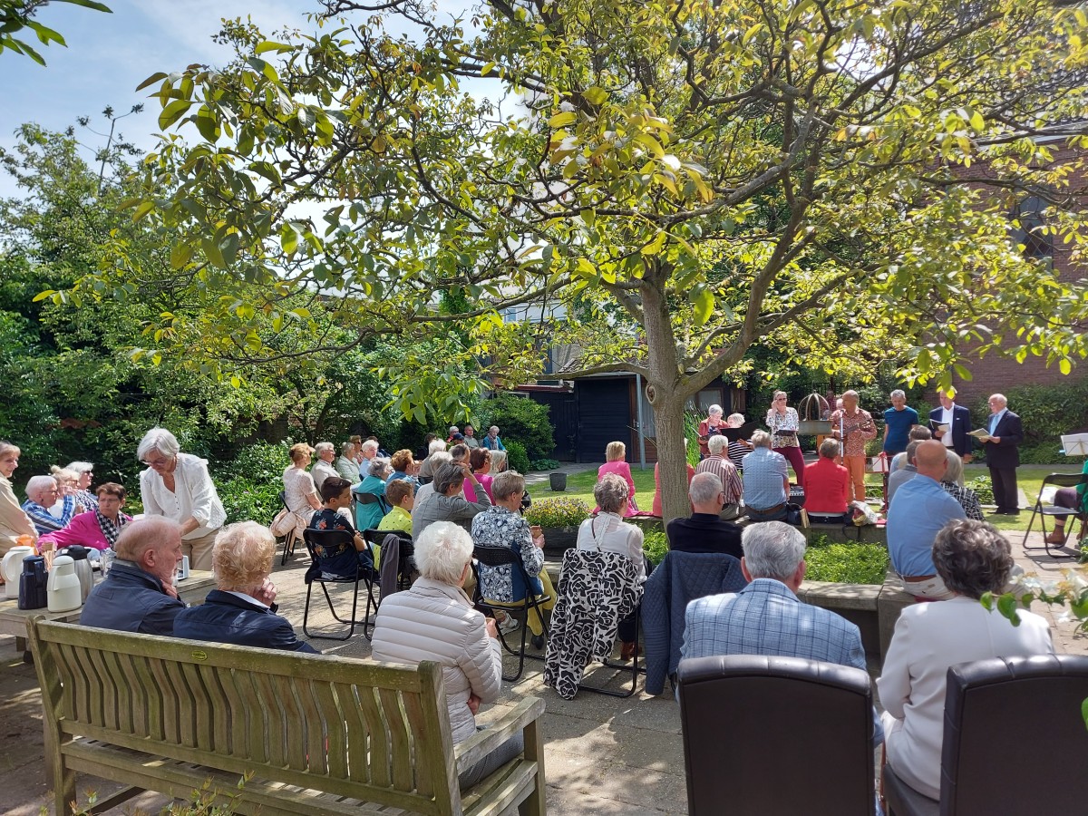 Achtergrondafbeelding Concert in de Stiltetuin met Manus Thoen & Vrienden