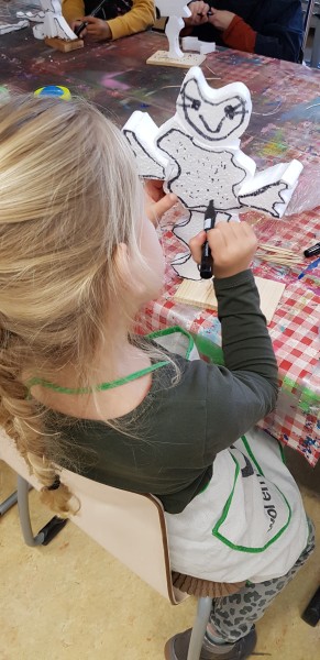 Achtergrondafbeelding KunstPakket: Beeldje van piepschuim