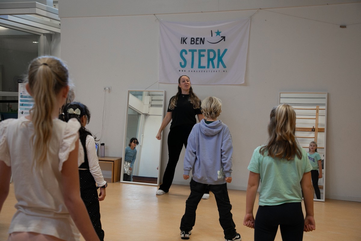 Achtergrondafbeelding Dans Versterkt: Ik ben sterk - groep 4-5-6-7-8